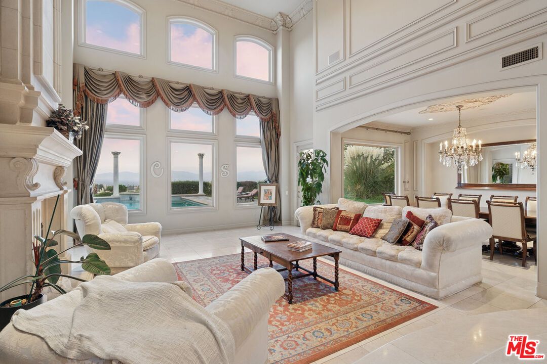 Chandelier, Dining room, Fireplace, Interior, Living room, Water