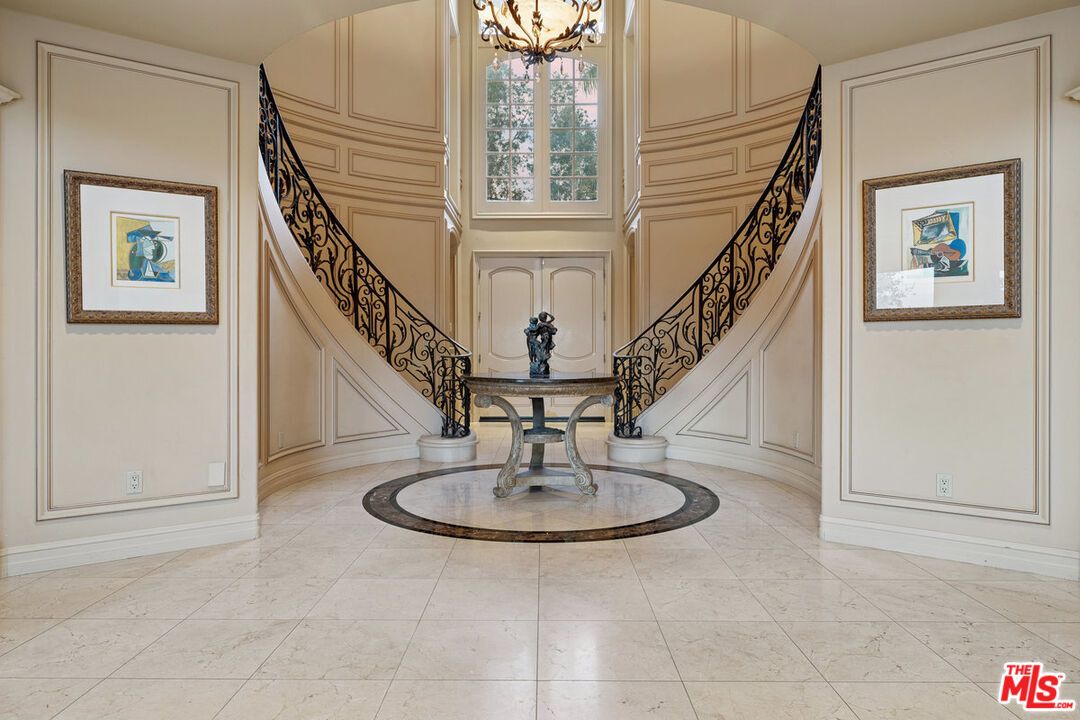 Chandelier, Interior