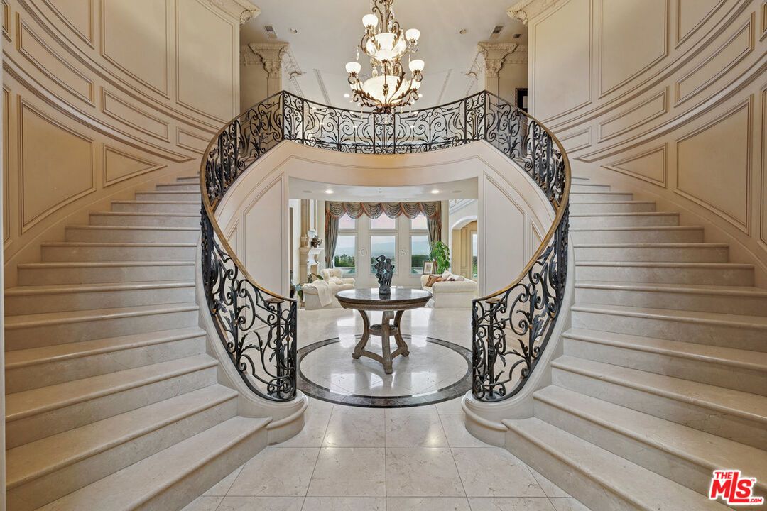 Chandelier, Interior