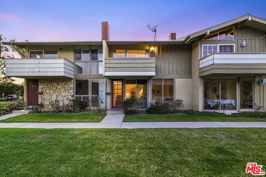 Backyard, Exterior, Facade, Modern