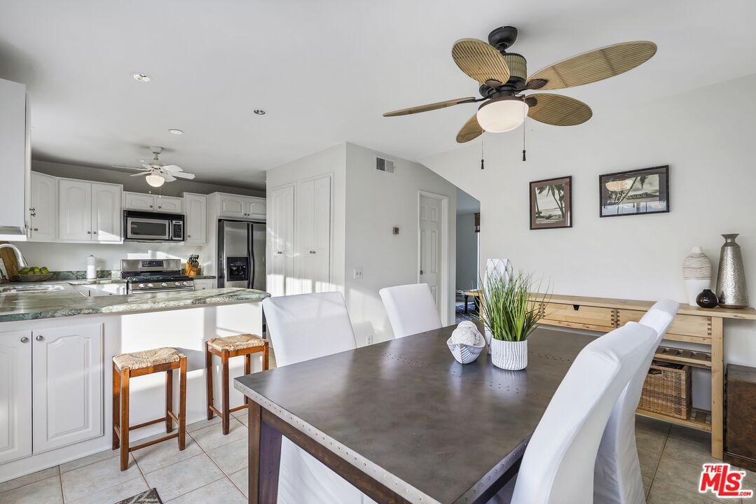Dining room, Interior, Kitchen, Recessed Lighting, Stainless Steel Appliances