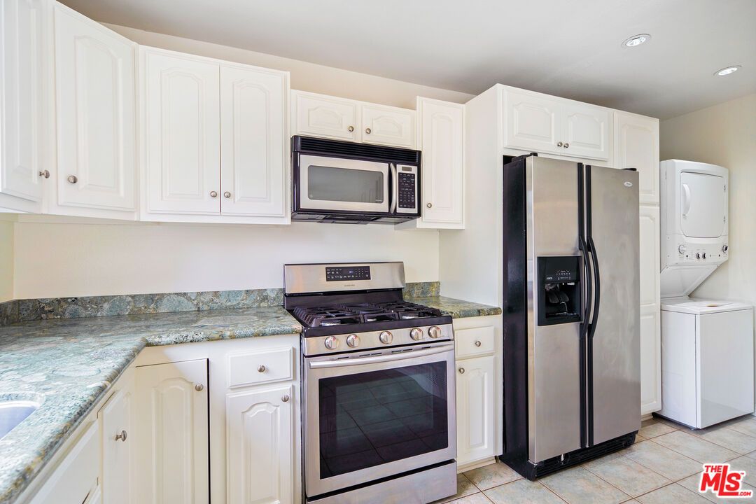 Interior, Kitchen, Recessed Lighting, Washer