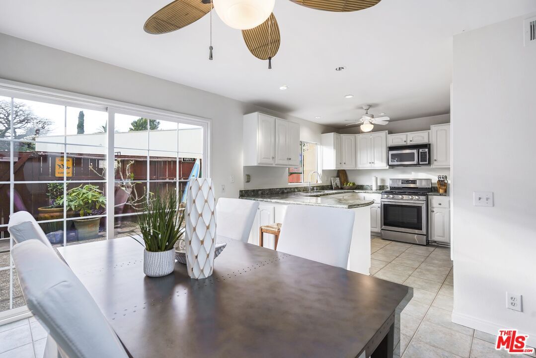Dining room, Interior, Kitchen, Recessed Lighting, Stainless Steel Appliances