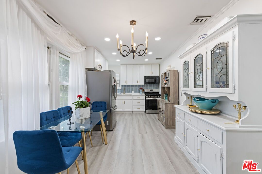 Chandelier, Dining room, Interior, Kitchen, Recessed Lighting, Stainless Steel Appliances, Wood Texture Flooring