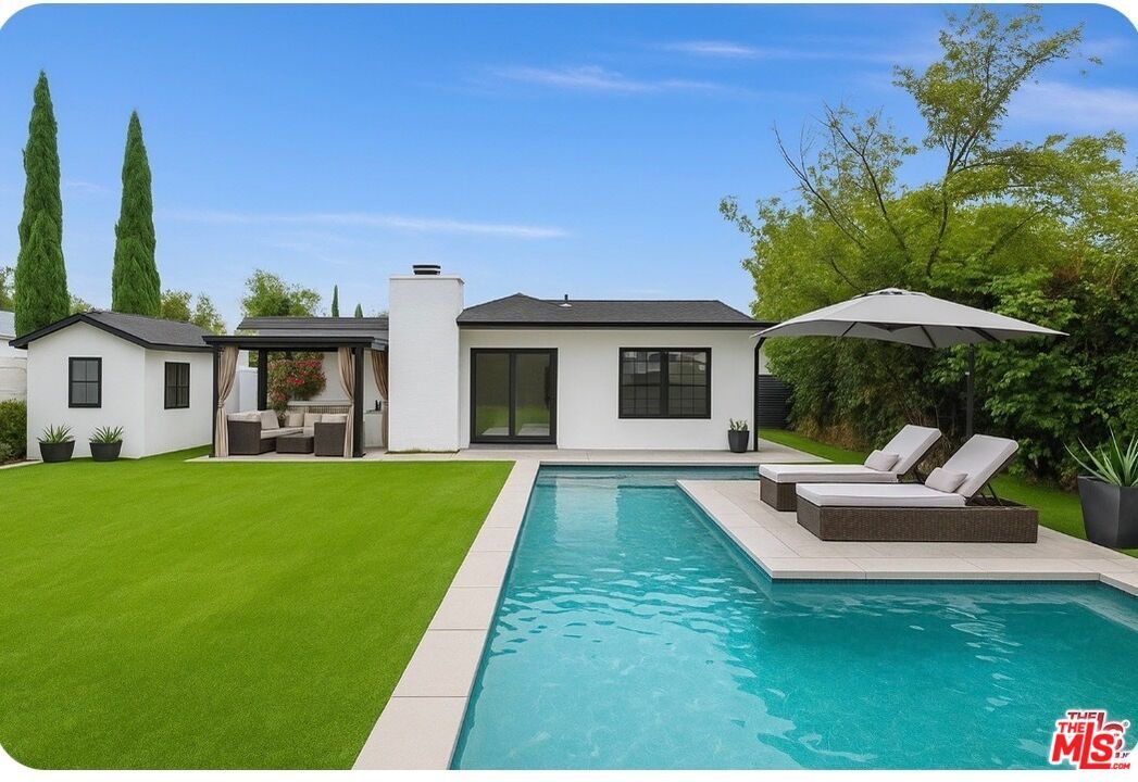 Backyard, Exterior, Pool
