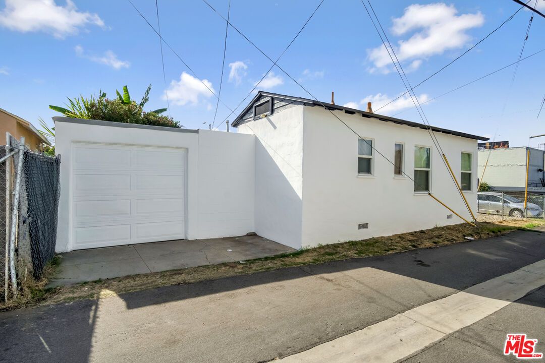 Detached Garage, Exterior