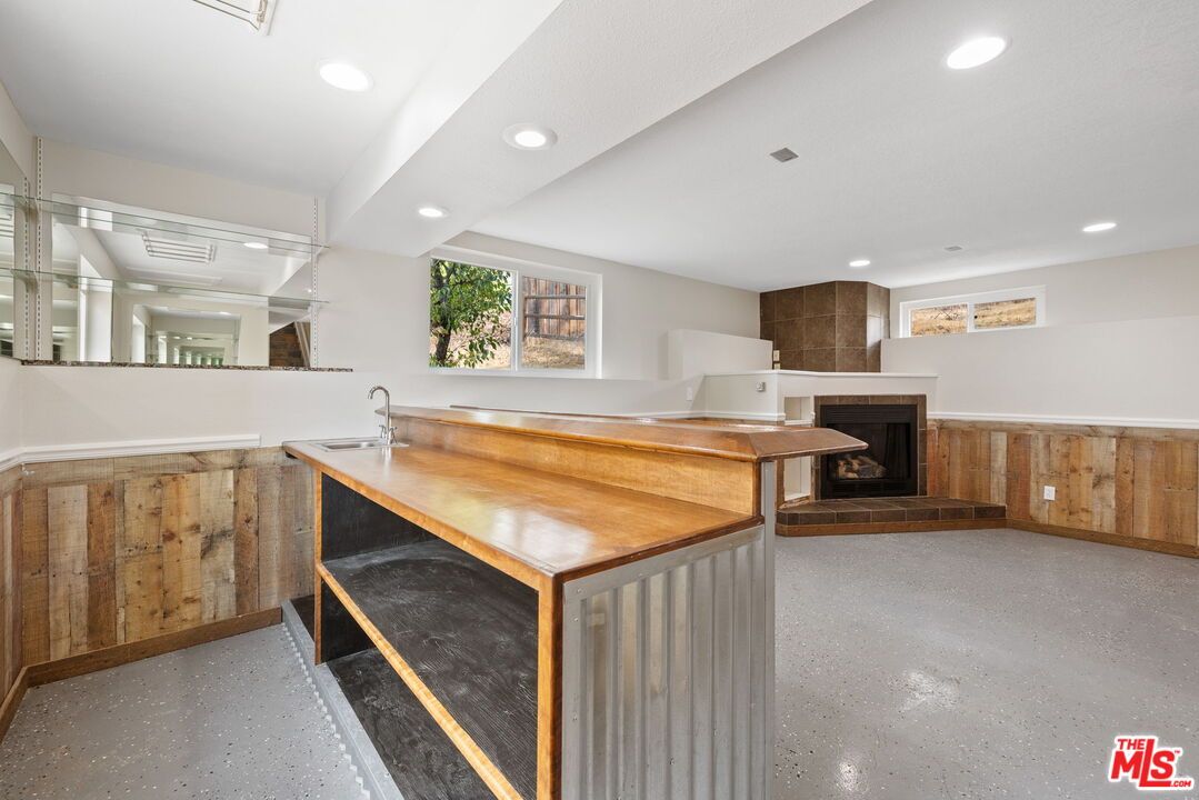 Fireplace, Interior, Recessed Lighting