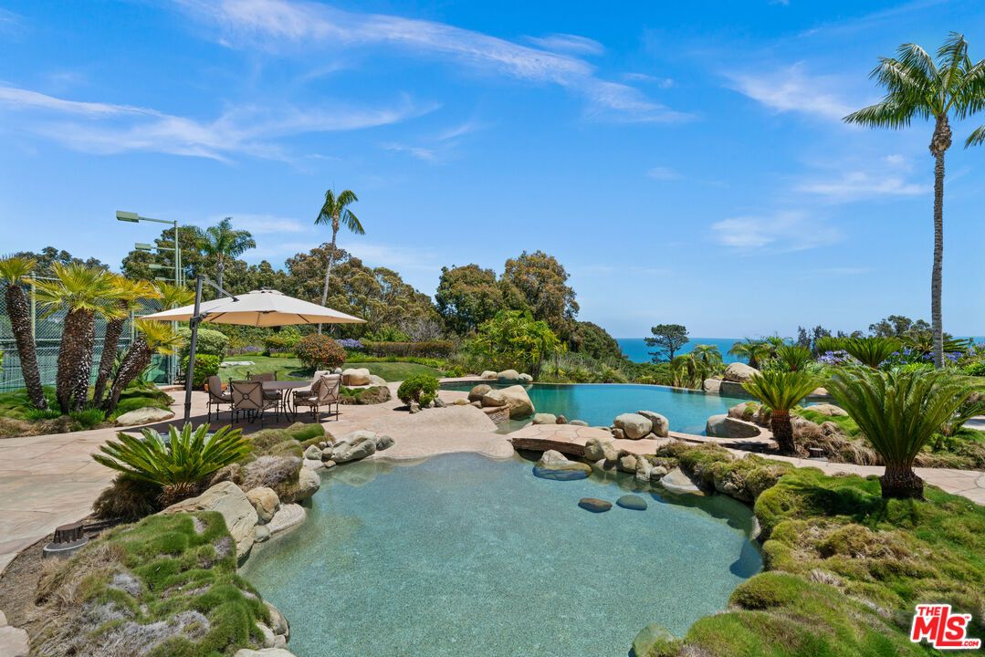 Exterior, Pool, Water