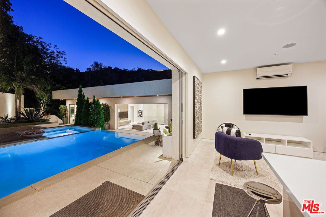 Interior, Pool, Recessed Lighting
