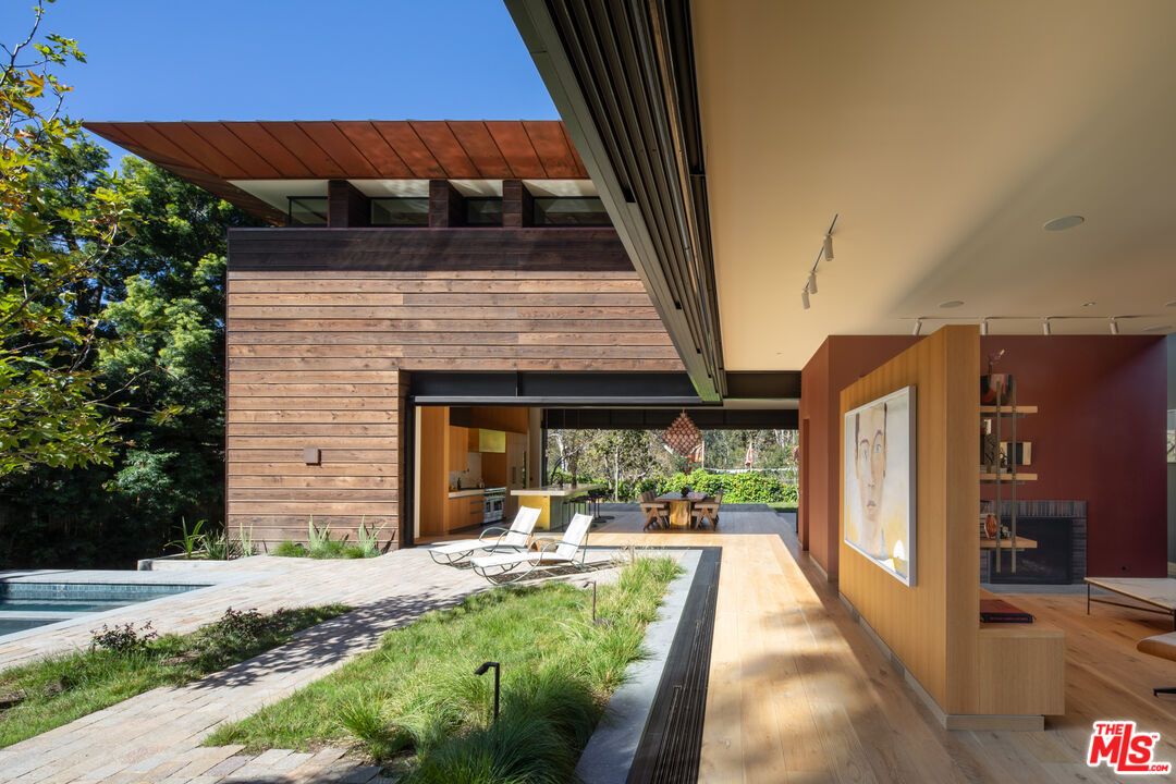 Exterior, Fireplace, Pool