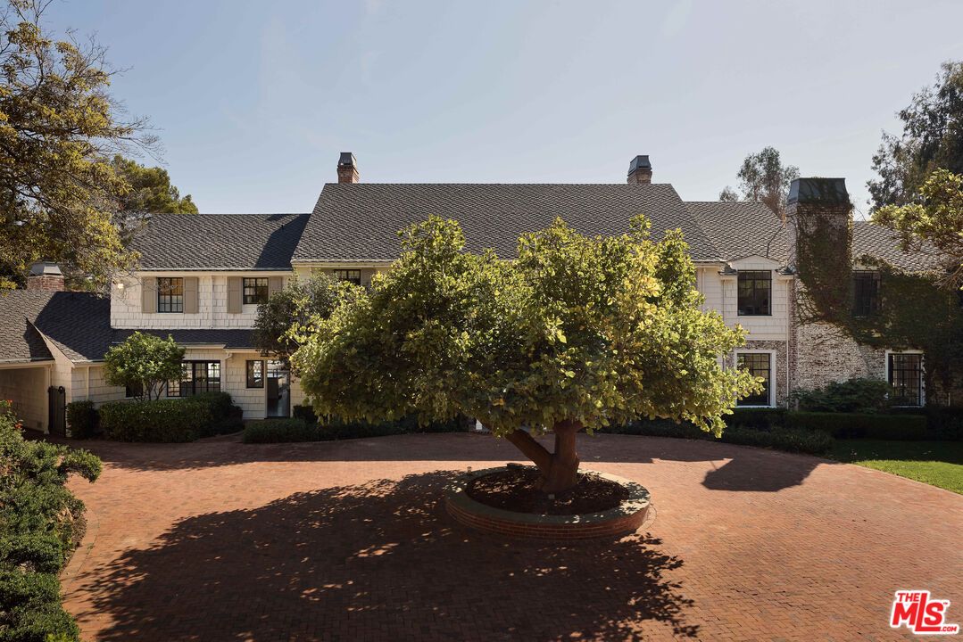 Exterior, Facade, French Provincial