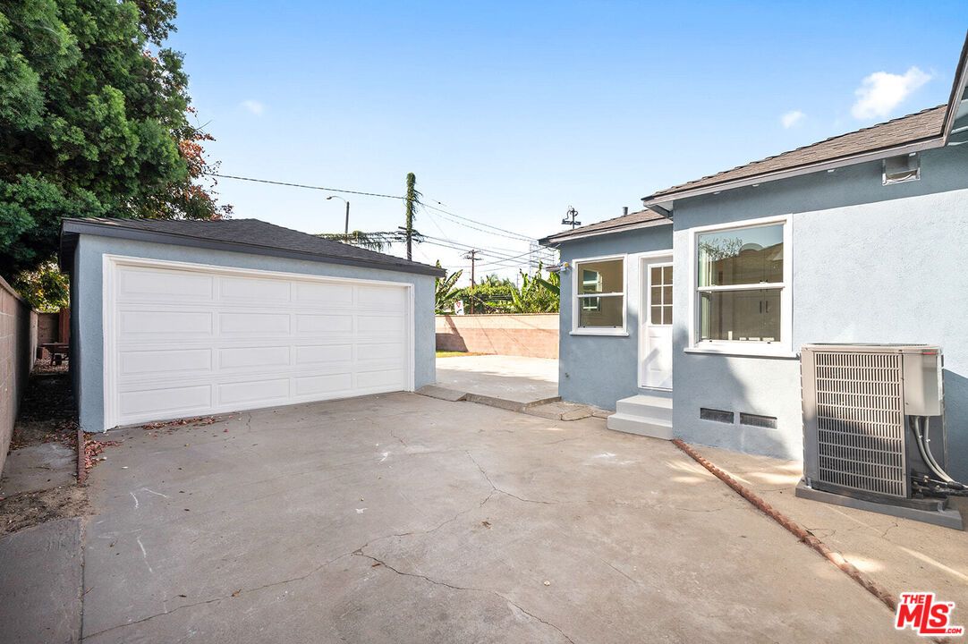 Detached Garage, Exterior