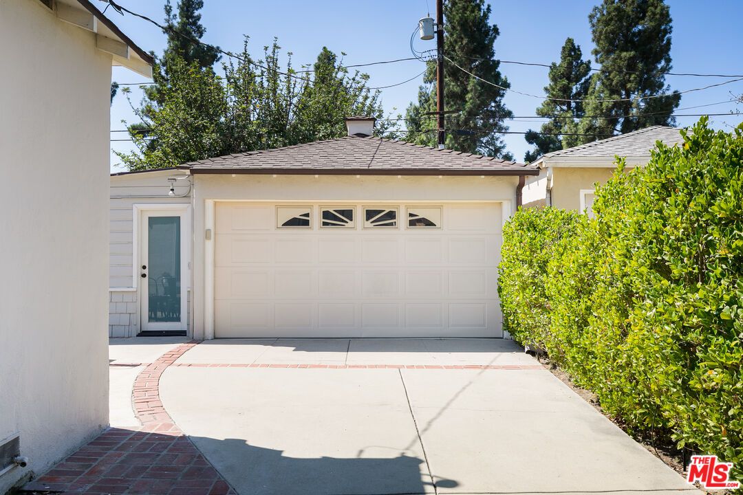 Detached Garage, Exterior