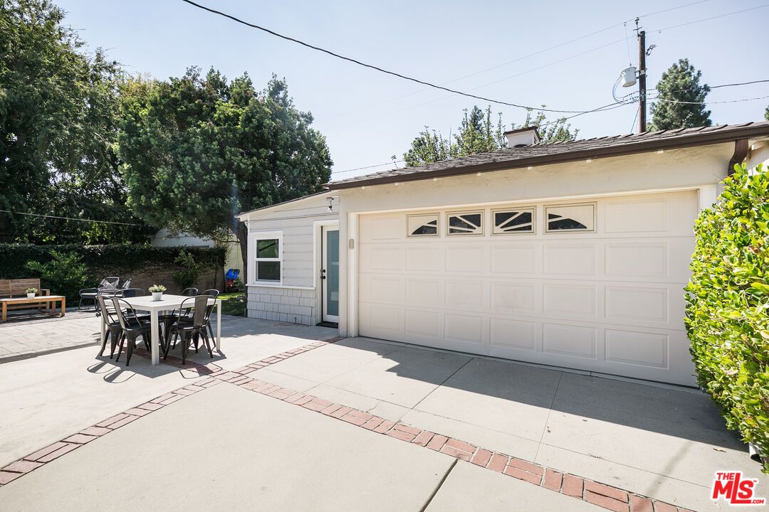 Detached Garage, Exterior