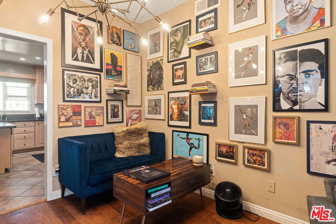 Interior, Living room, Pendant Lights, Recessed Lighting, Wood Texture Flooring