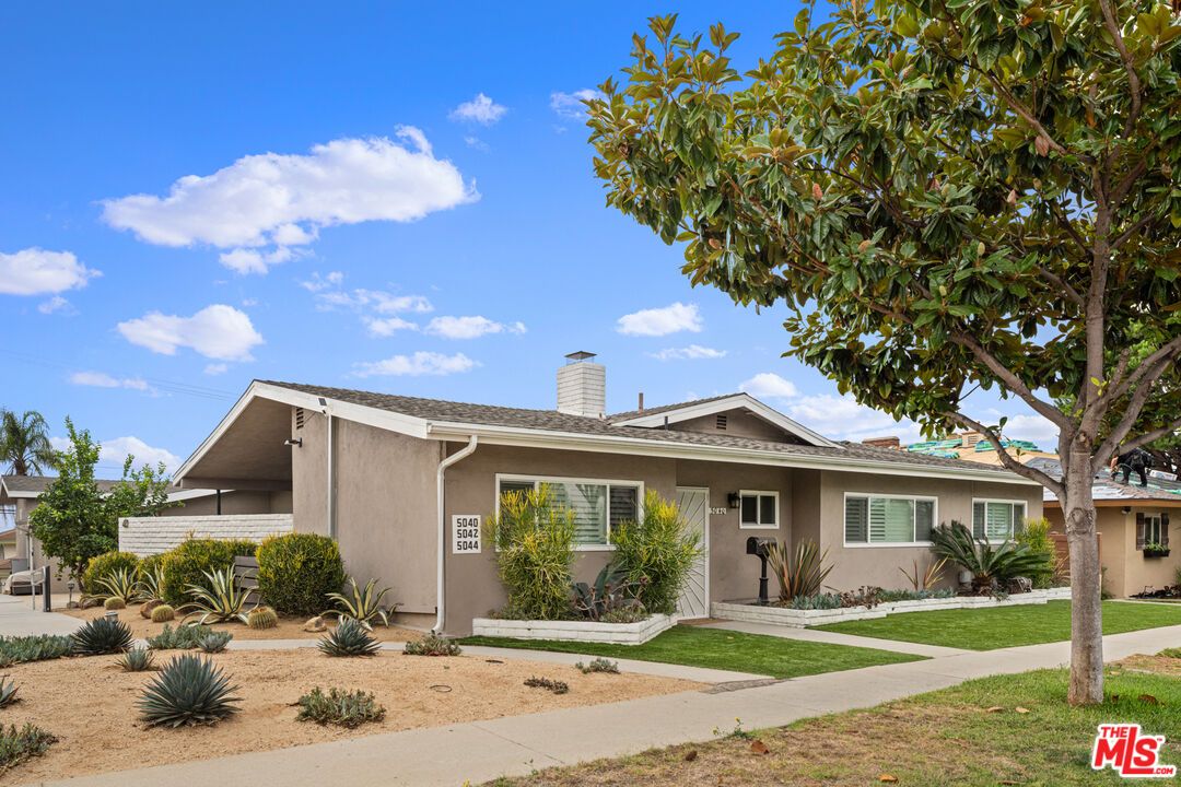 Backyard, Exterior, Facade, Ranch