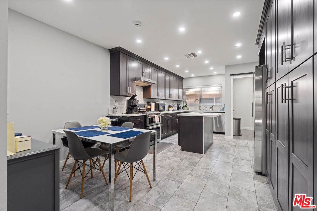Dining room, Interior, Kitchen, Recessed Lighting, Stainless Steel Appliances