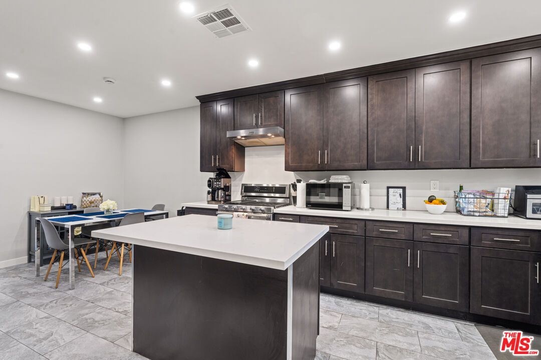 Dining room, Interior, Kitchen, Recessed Lighting