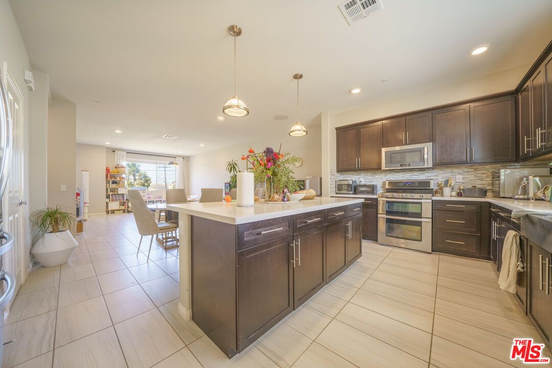 Dining room, Interior, Kitchen, Pendant Lights, Recessed Lighting, Stainless Steel Appliances