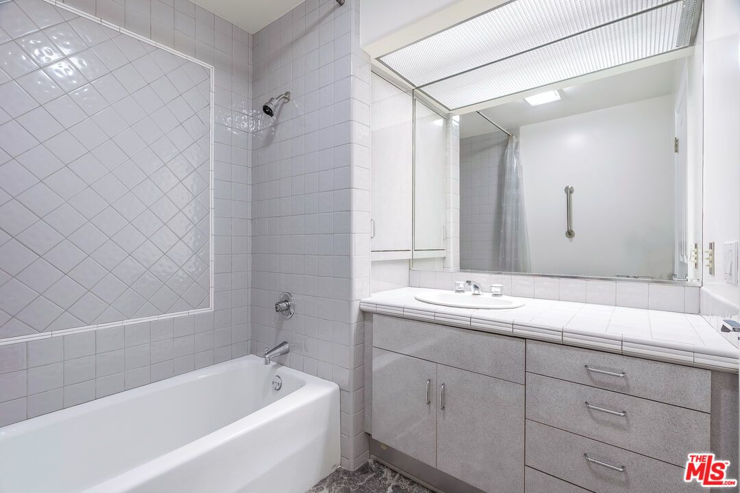 Bathroom, Interior, Tile Countertops