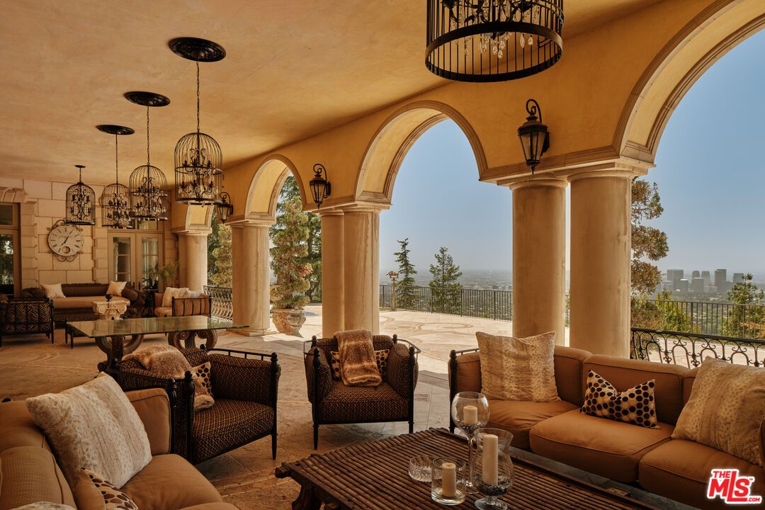 Exterior, Living room, Pendant Lights, Water