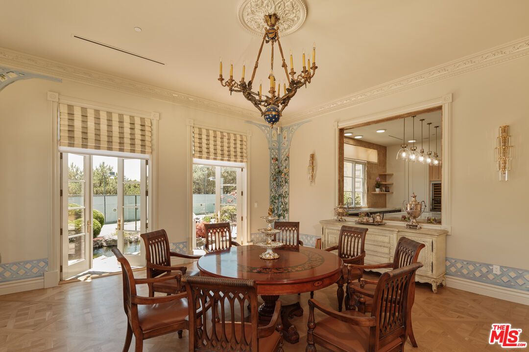 Chandelier, Dining room, Interior, Pendant Lights, Recessed Lighting, Wood Texture Flooring