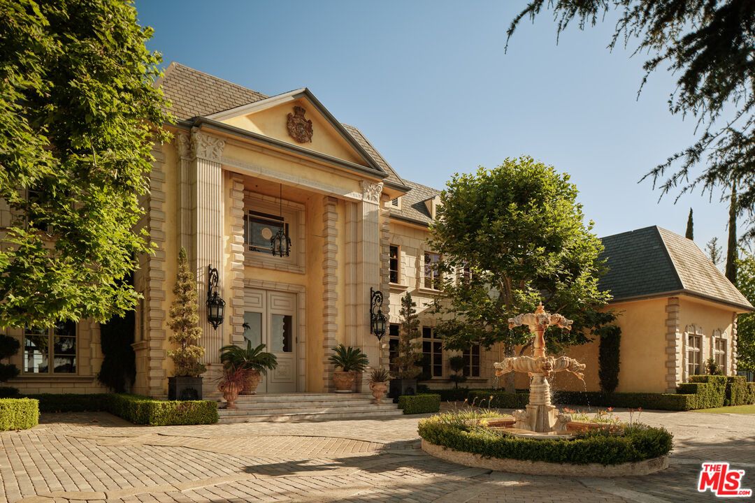 Exterior, Facade, French Provincial