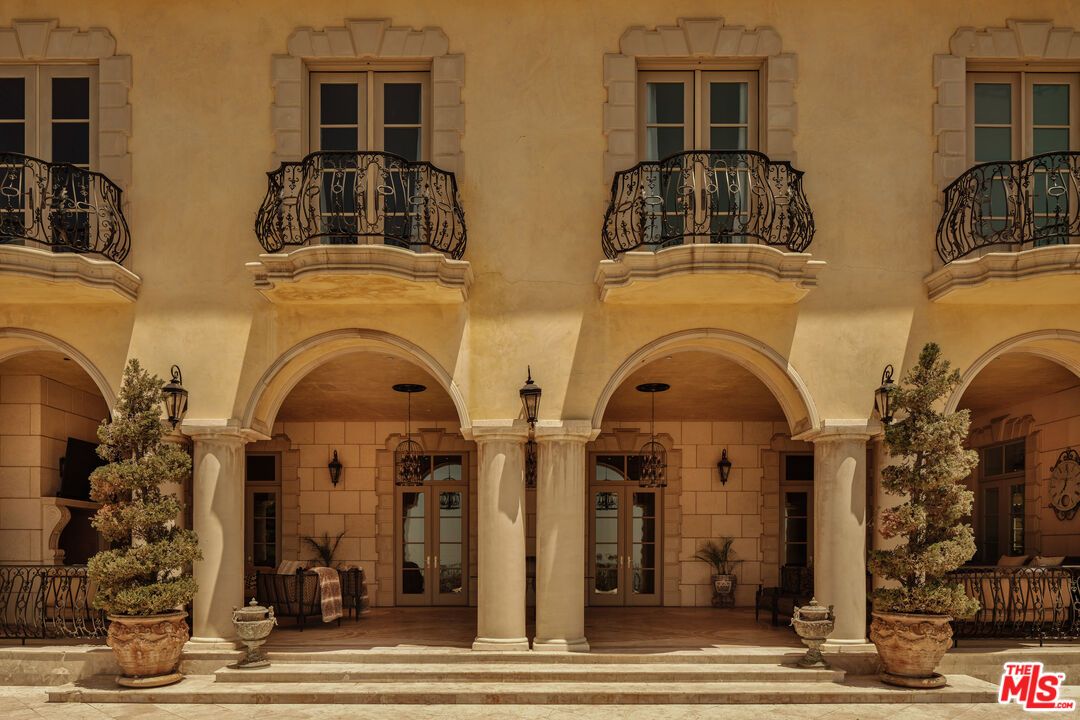 Exterior, Facade, French Provincial