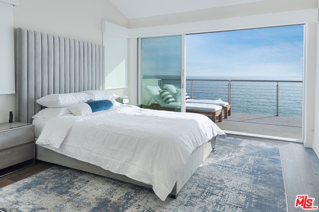 Bedroom, Interior, Water, Wood Texture Flooring