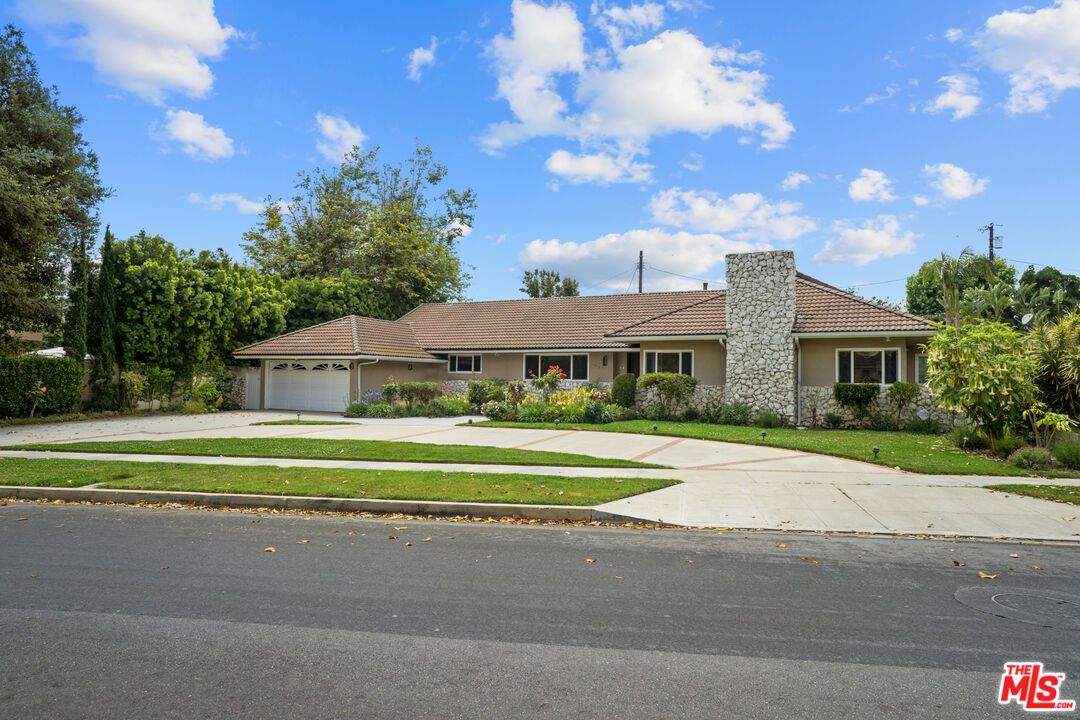 Attached, Backyard, Exterior, Facade, Ranch