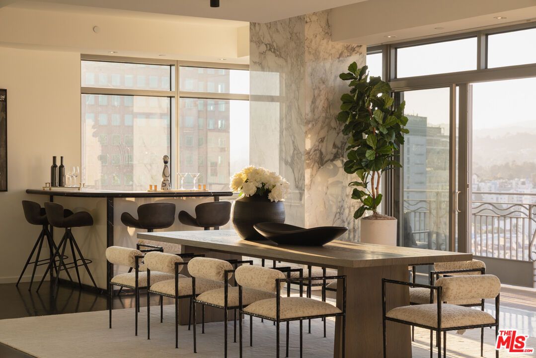 Dining room, Interior, Marble Walls, Recessed Lighting
