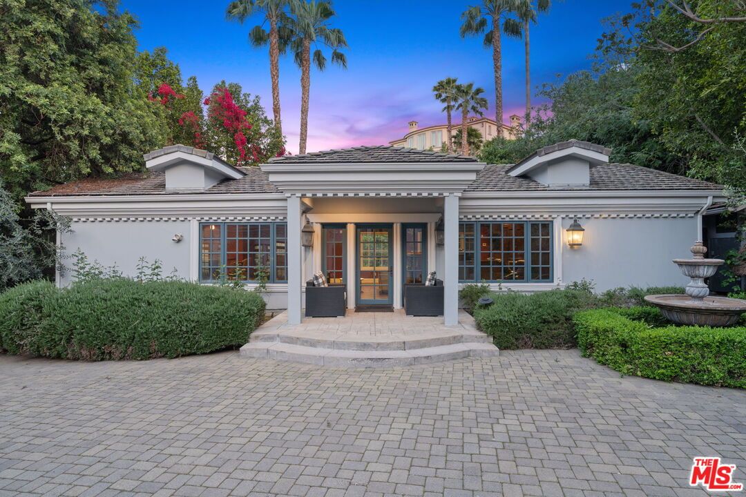 Exterior, Facade, Ranch