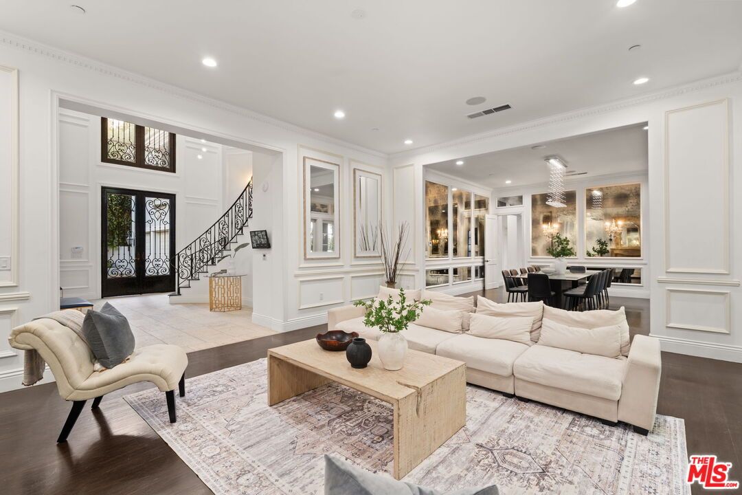 Dining room, Interior, Living room, Recessed Lighting, Wood Texture Flooring