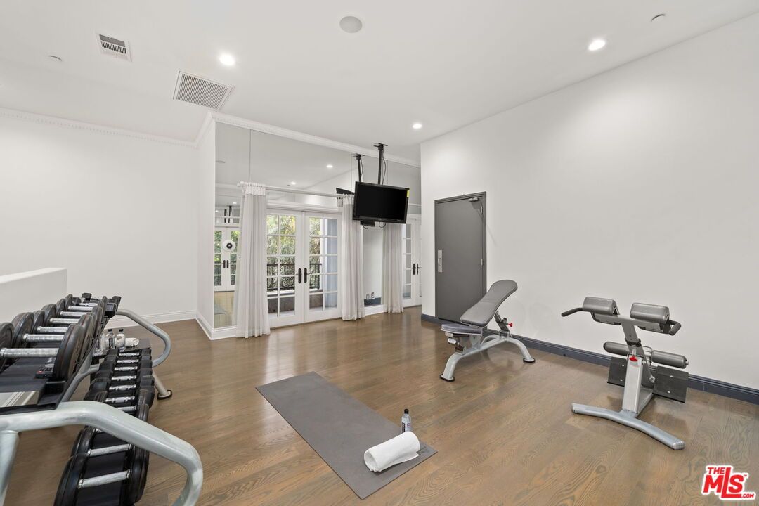 Fitness Equipment, Interior, Recessed Lighting, Wood Texture Flooring