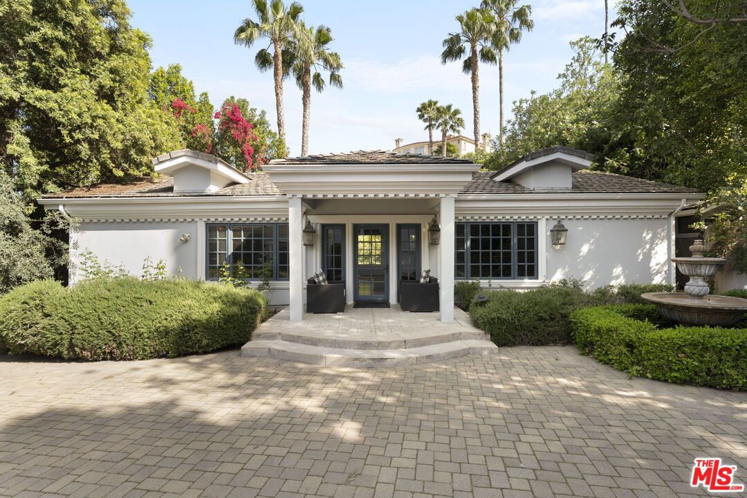 Exterior, Facade, Ranch