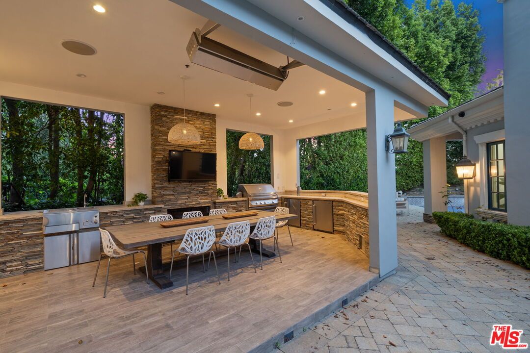 Exterior, Outdoor Kitchen, Pendant Lights