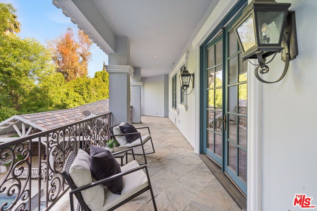 Exterior, Recessed Lighting