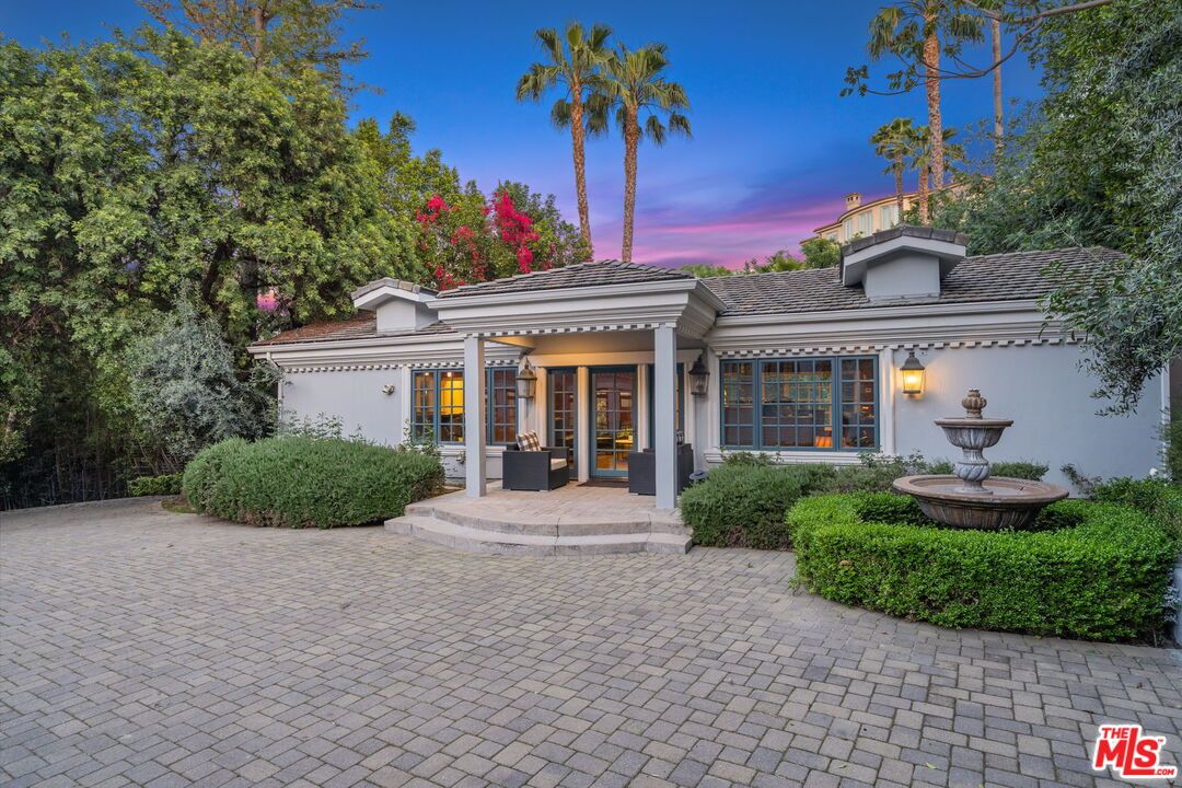 Exterior, Facade, Mediterranean