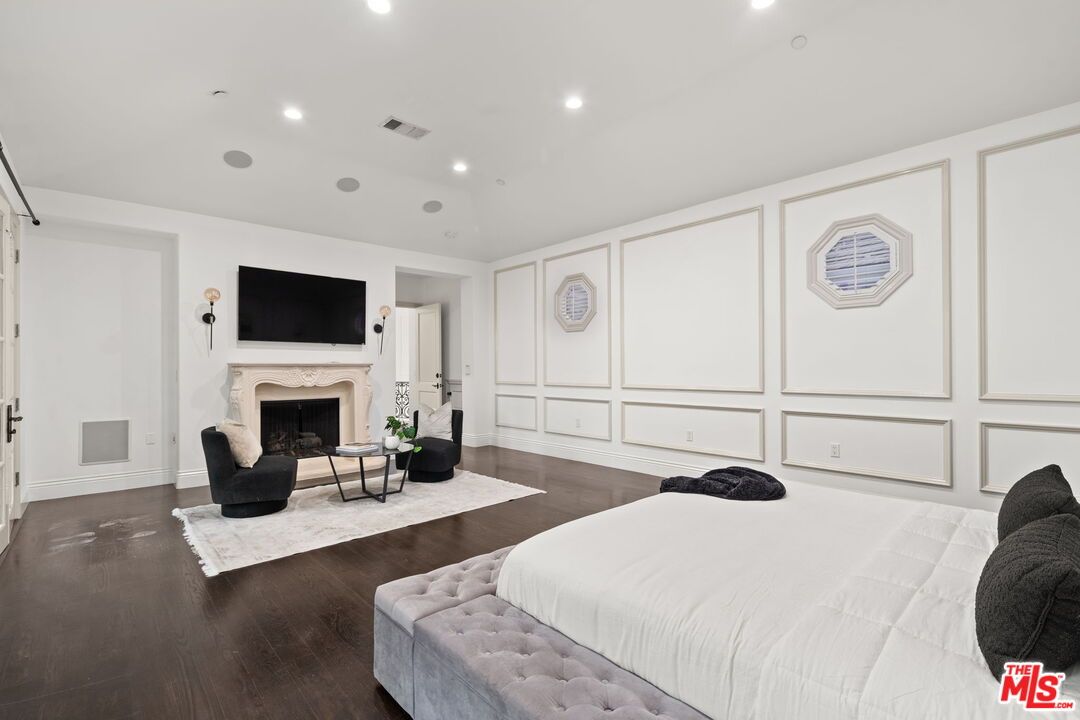 Bedroom, Fireplace, Interior, Recessed Lighting, Wood Texture Flooring