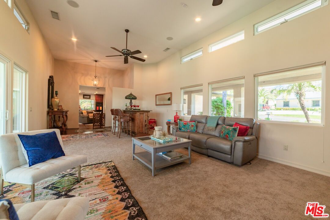 Interior, Living room, Pendant Lights, Recessed Lighting