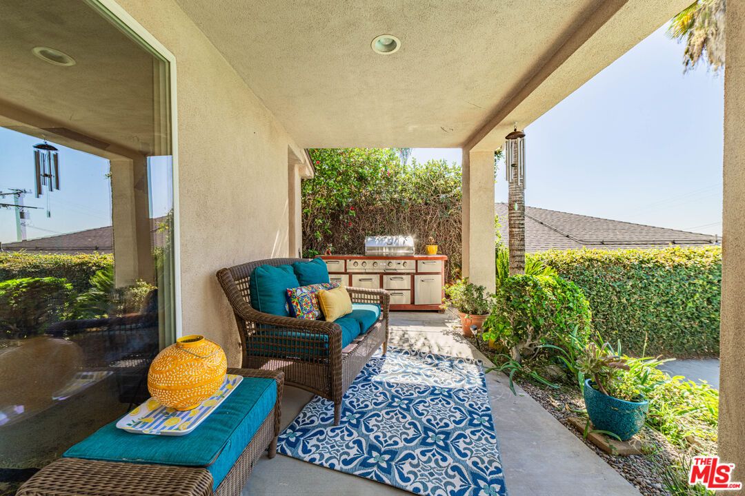 Exterior, Outdoor Kitchen