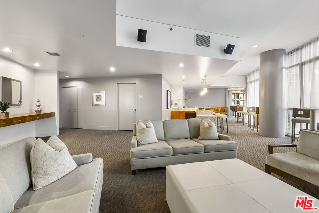 Dining room, Interior, Living room, Pendant Lights, Recessed Lighting