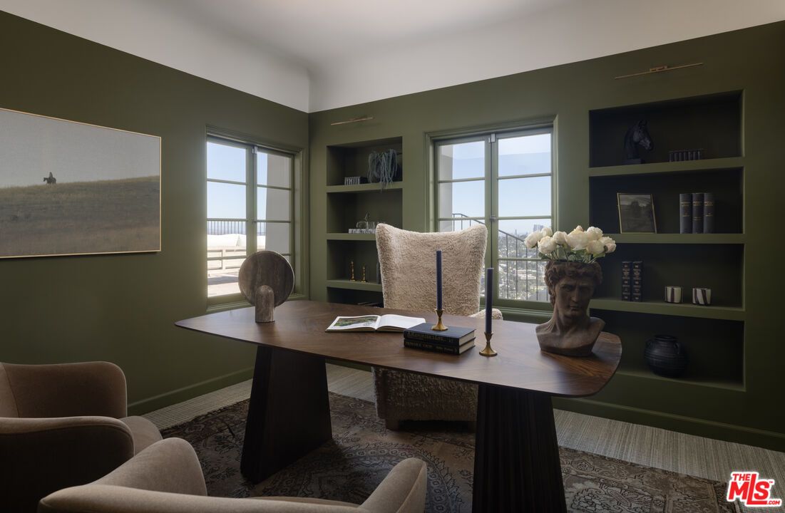 Home Office, Interior