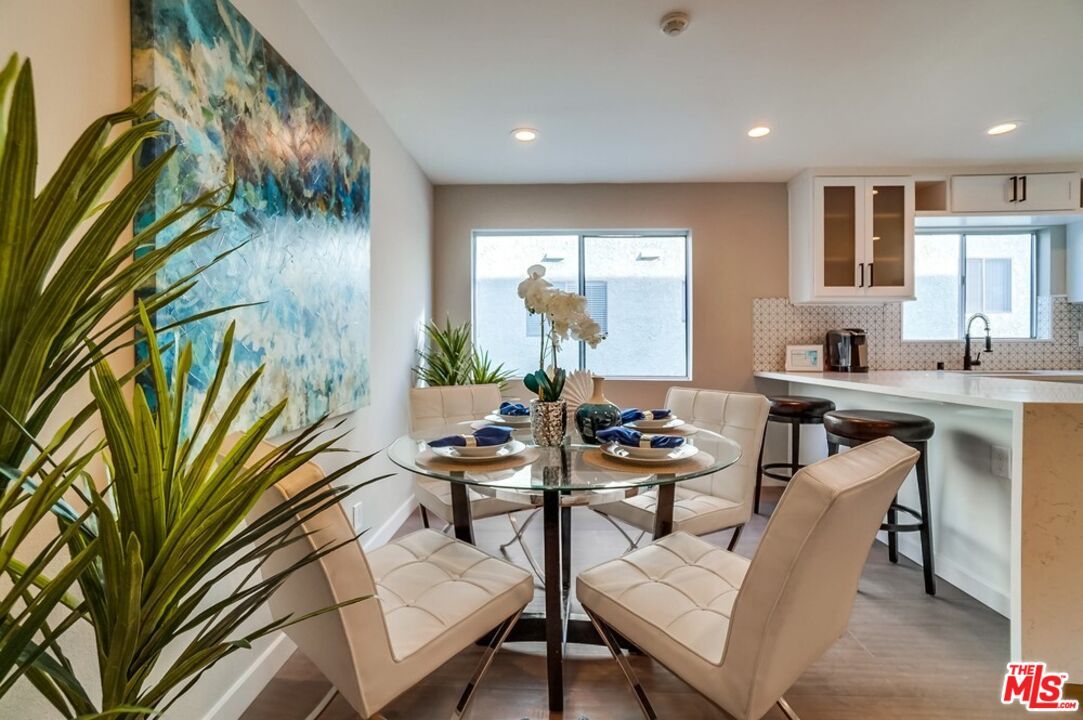 Dining room, Interior, Kitchen, Recessed Lighting, Water, Wood Texture Flooring