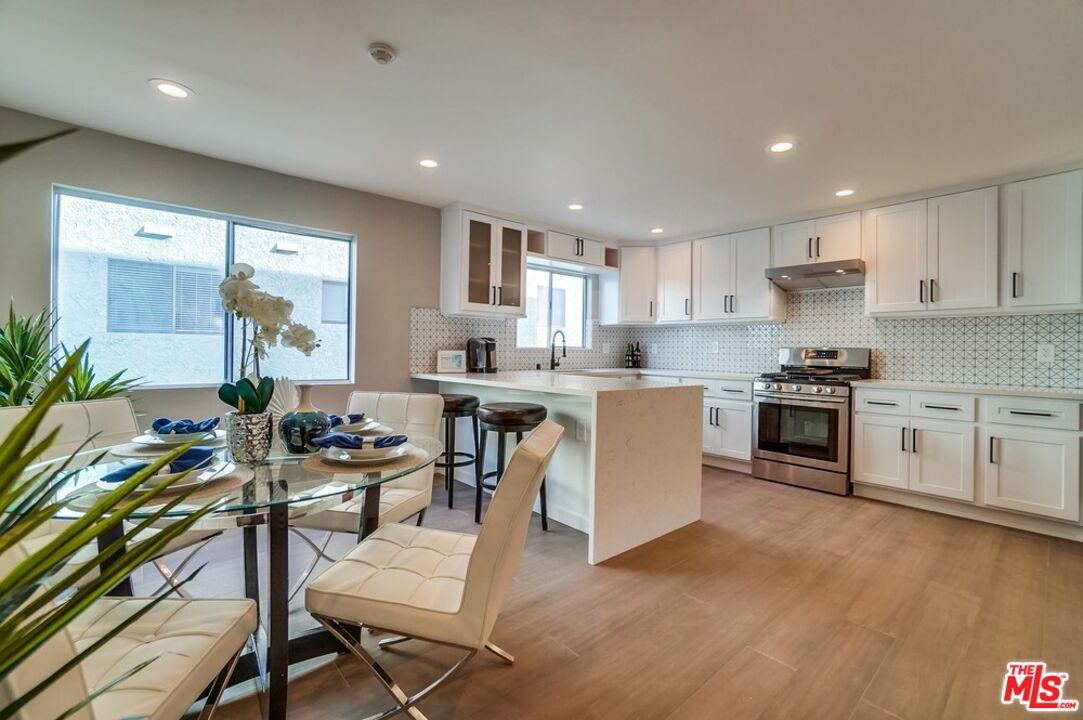 Dining room, Interior, Kitchen, Recessed Lighting, Stainless Steel Appliances, Wood Texture Flooring