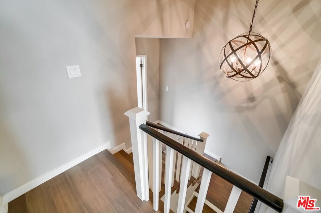 Interior, Pendant Lights, Wood Texture Flooring