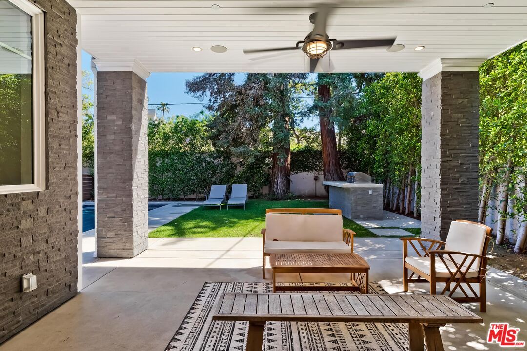 Exterior, Outdoor Kitchen