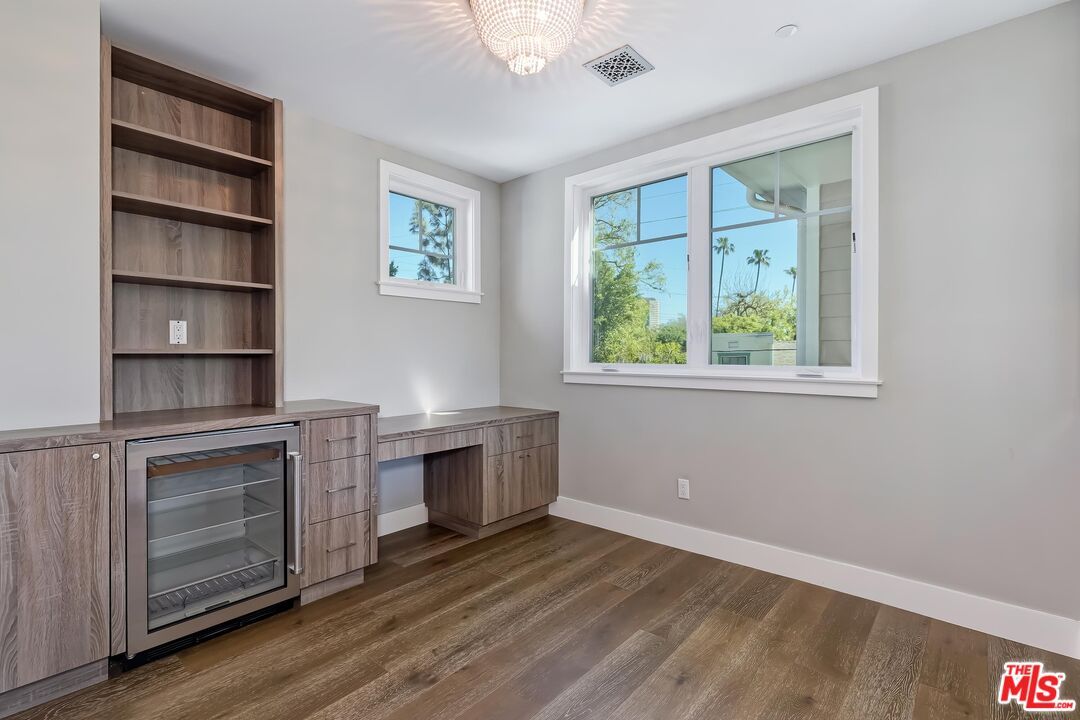 Chandelier, Interior, Wood Texture Flooring