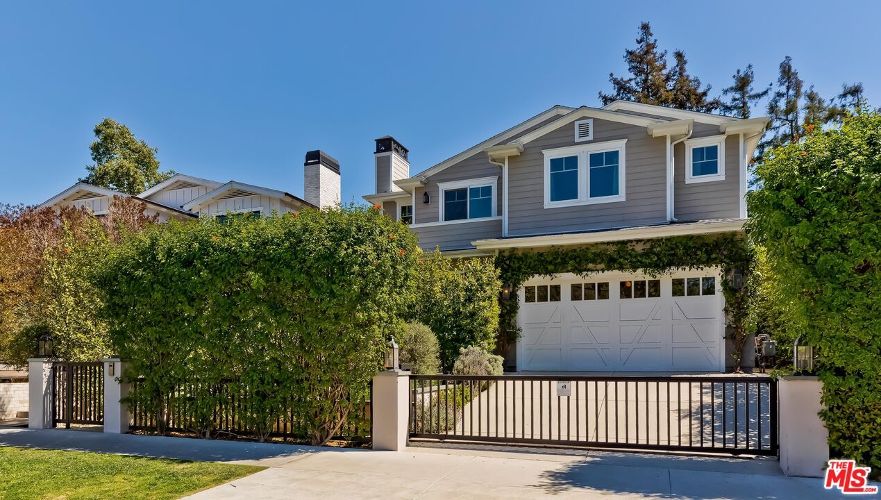 Attached, Exterior, Facade, American Craftsman