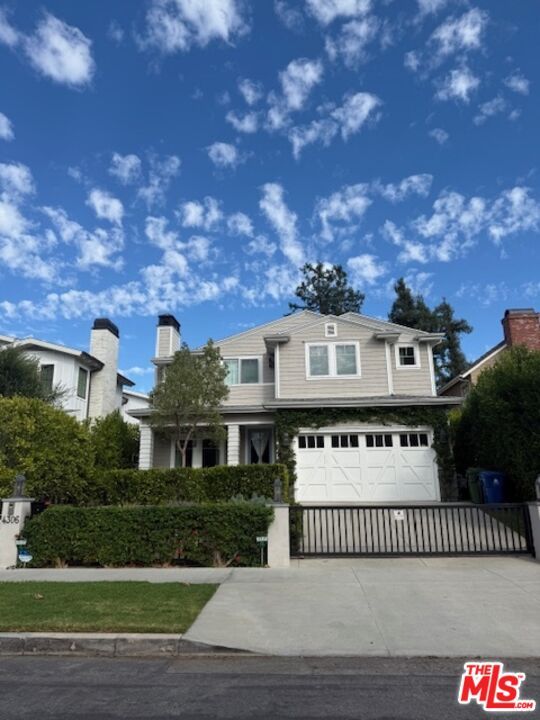 Attached, Exterior, Facade, Mediterranean